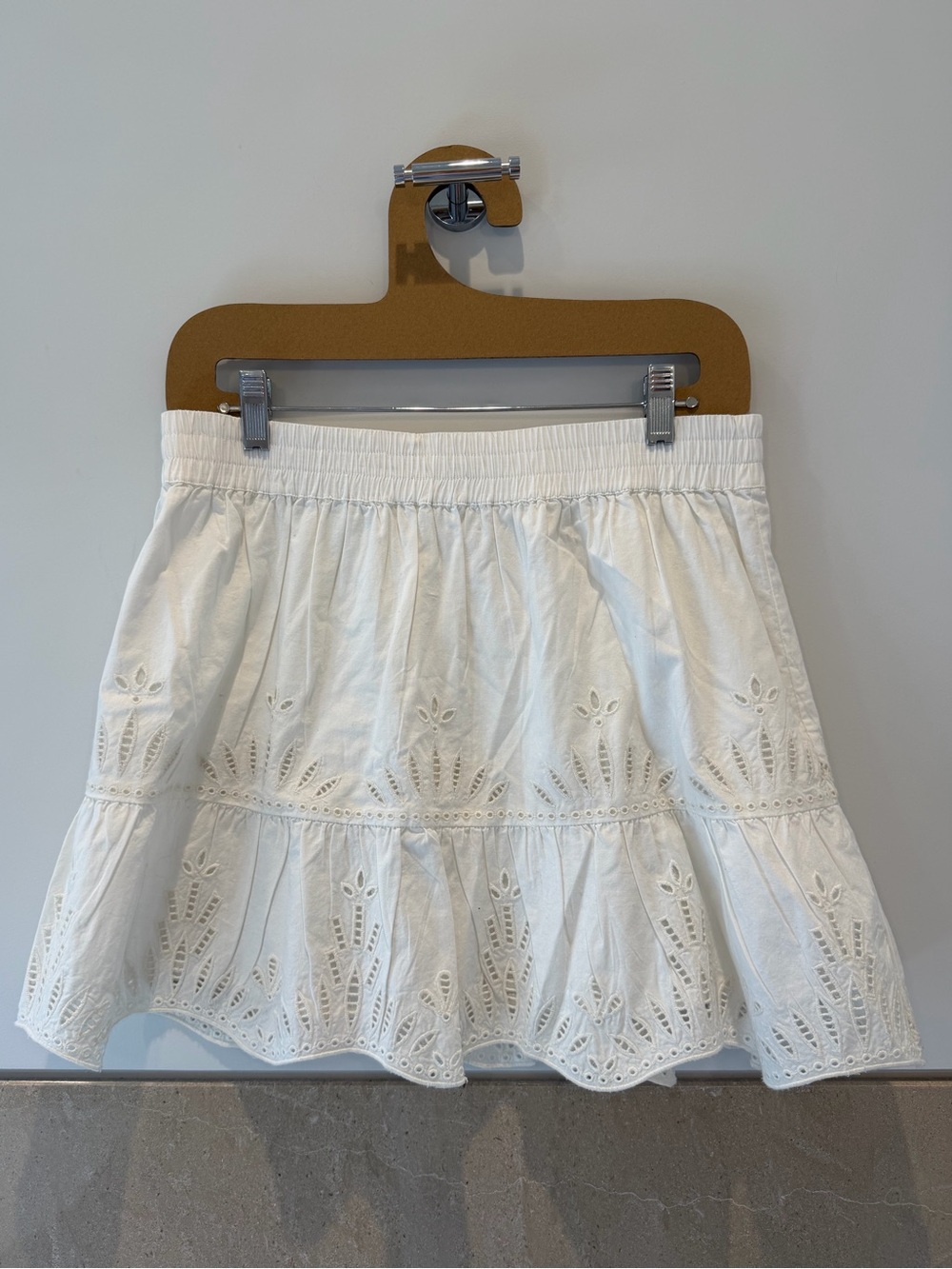Like New - Generation Love White Eyelet Tiered Mini Skirt (L)